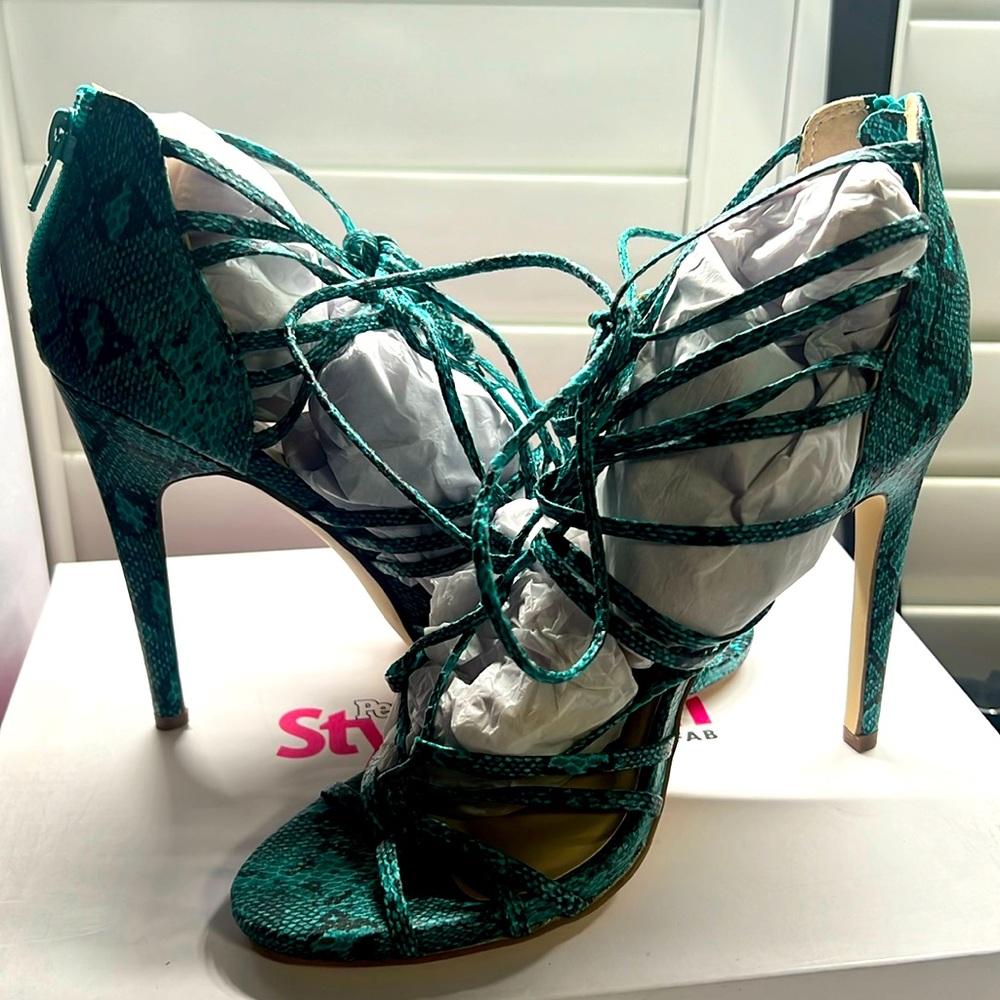 Just fab high heels teal color open toe size 8.5